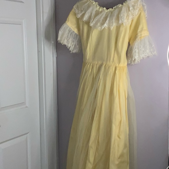 VINTAGE dress could b Cinderella costume or Charming vintage 50s 60s theme party VINTAGE dress could b Cinderella costume or Charming vintage 50s 60s theme party